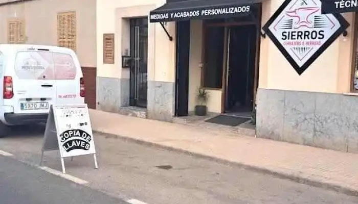 Puertas de seguridad Cabma, cerrajeria Sierros - Campos