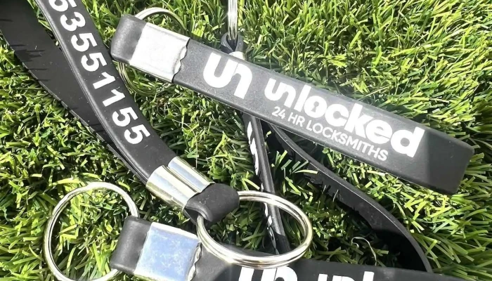 Unlocked -  Catalogo - Los Dolses